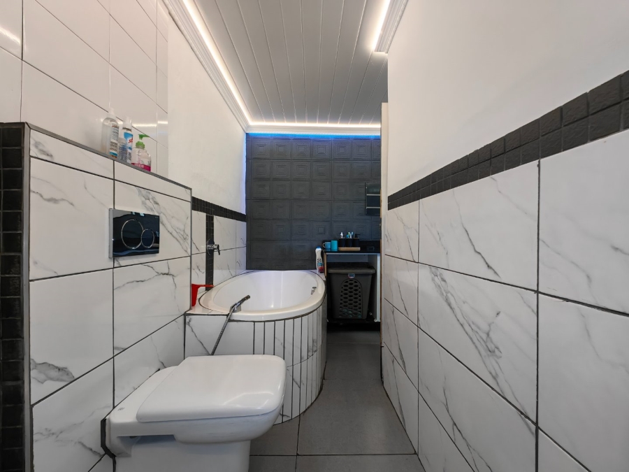 3 Bedroom Property for Sale in Beacon Valley Western Cape